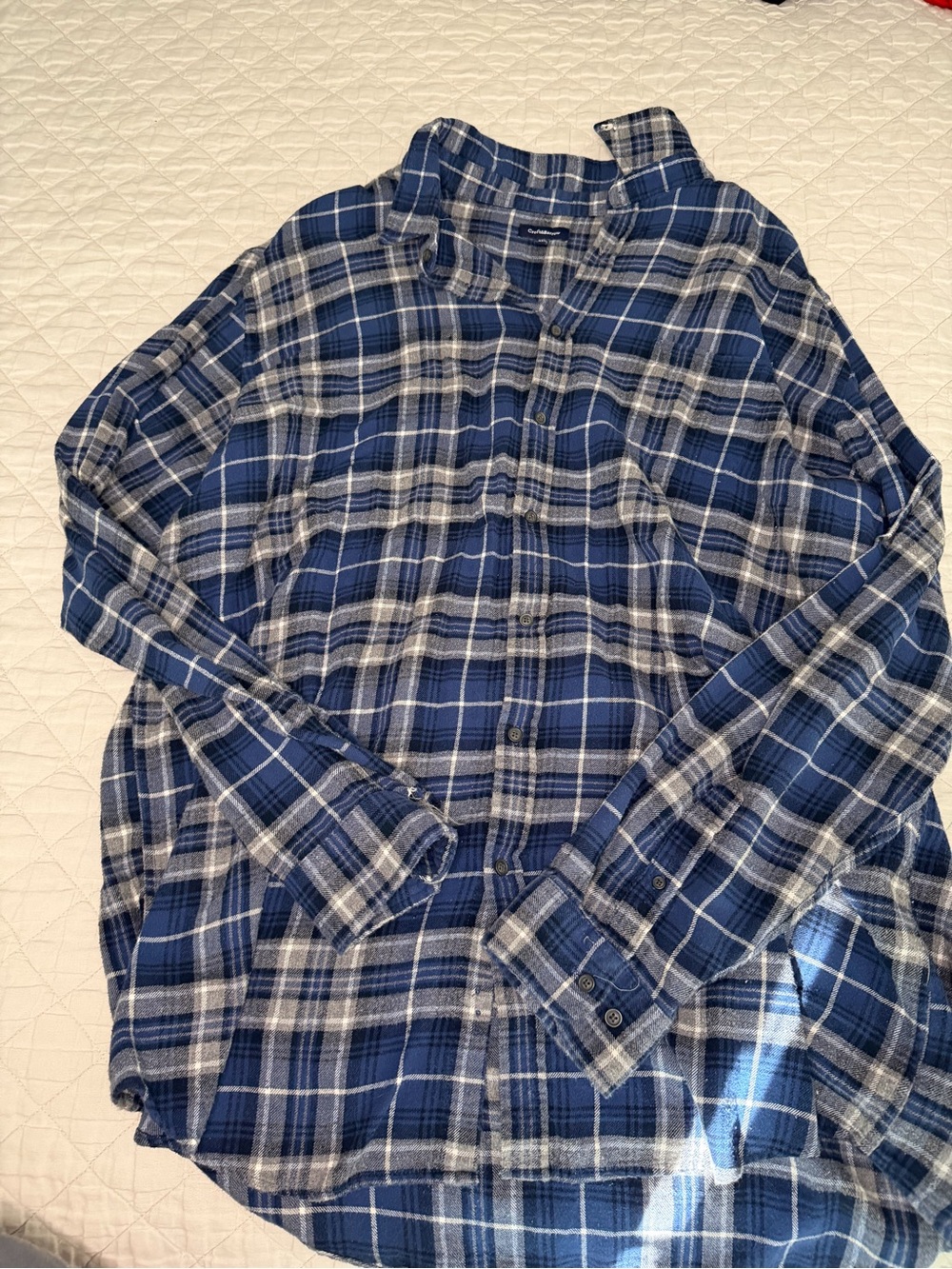 croft & barrow Men’s Blue and White Plaid Long Sleeve Button Up